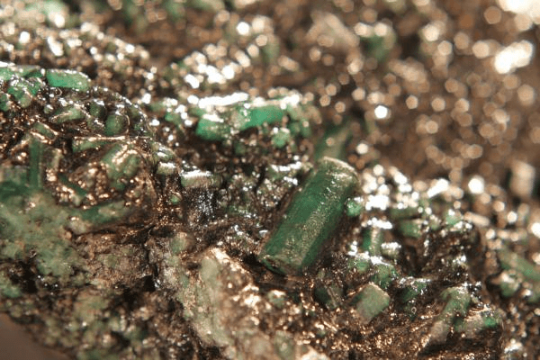 Esmeralda baiana de 142 kg é leiloada por quase R$ 80 mil