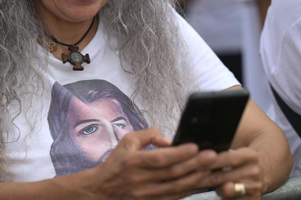 Folheto da missa de Páscoa pode ser acessado pelo celular; veja como