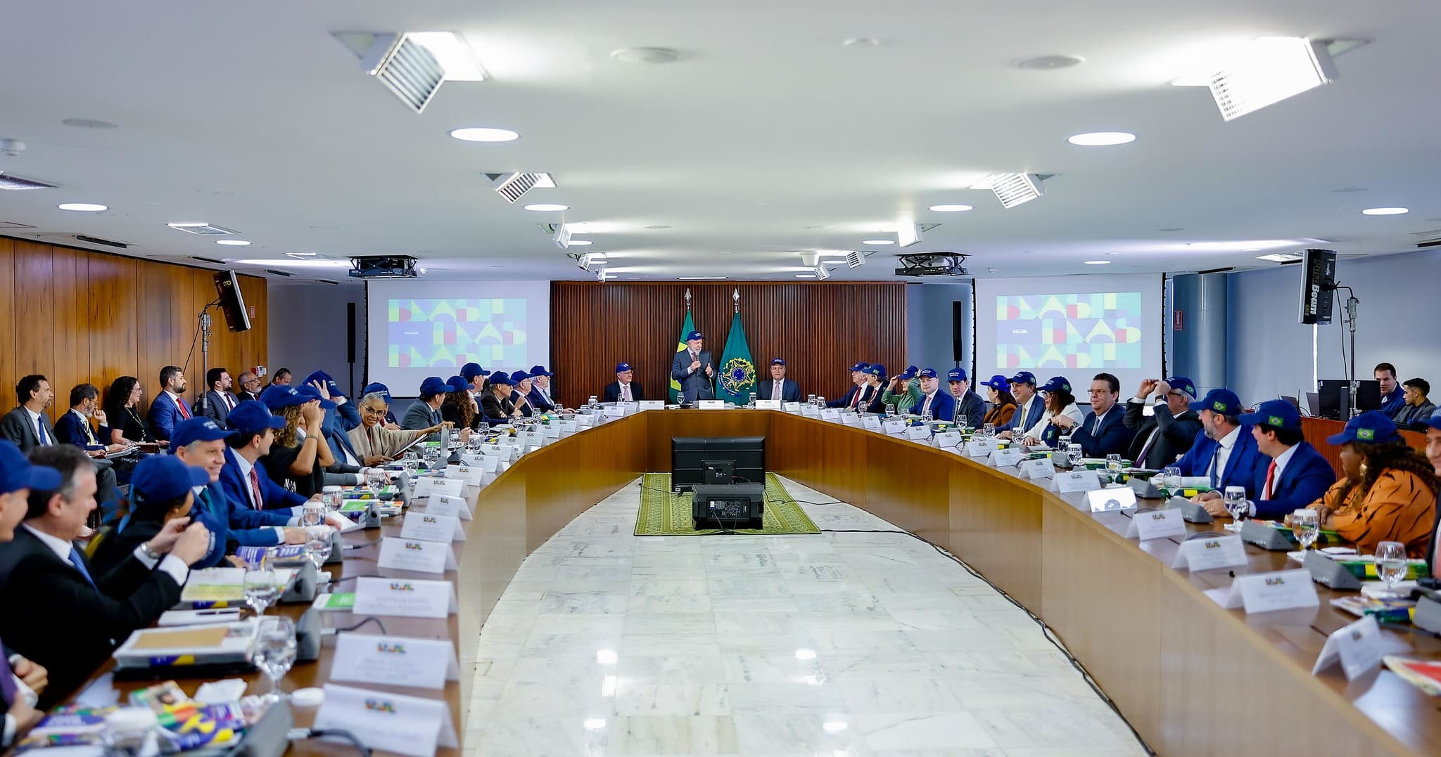 Reforma ministerial de Lula: 16 ministros deixam governo para eleições