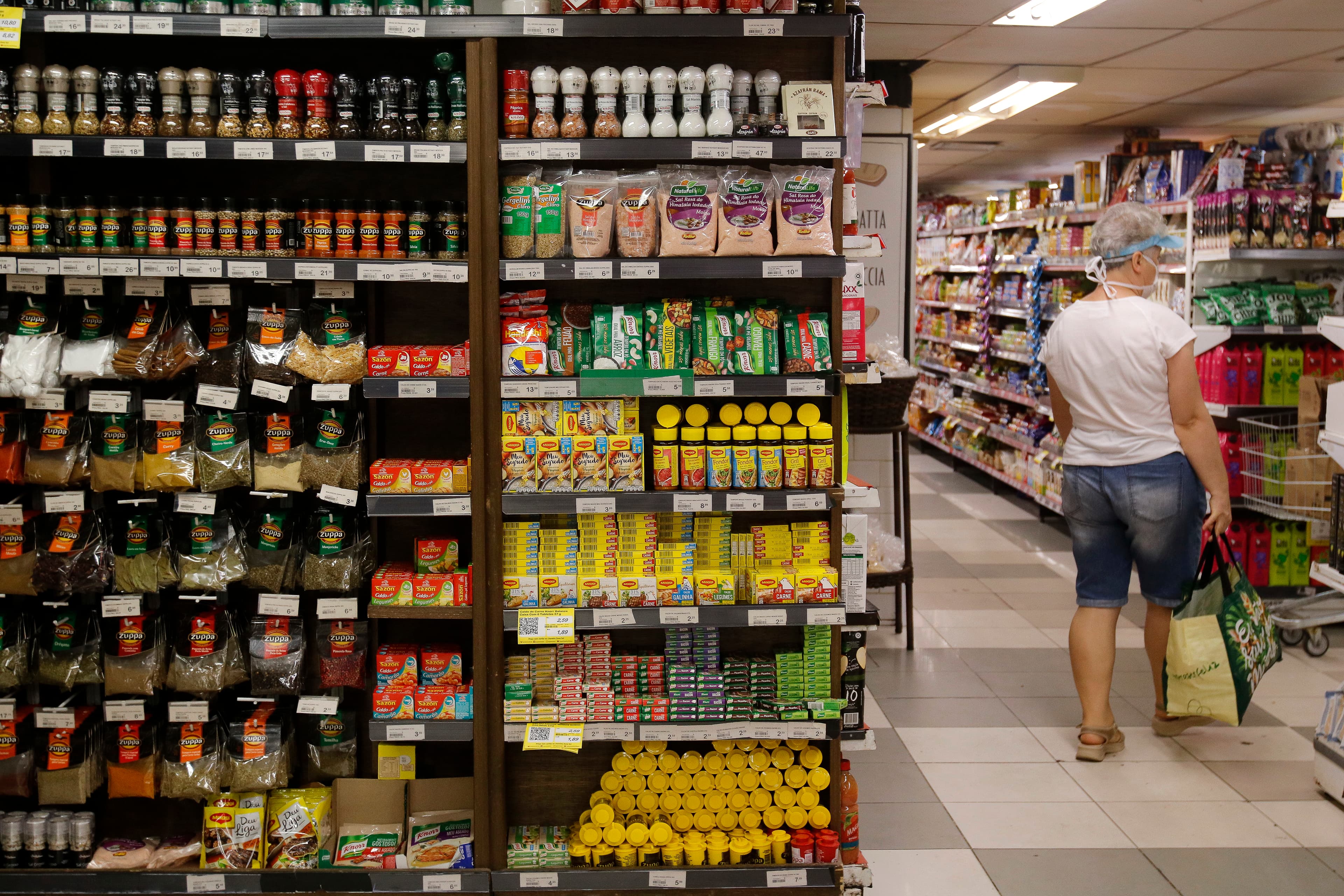 Supermercado testa fim da escala 6x1 e adota jornada 5x2 para funcionários