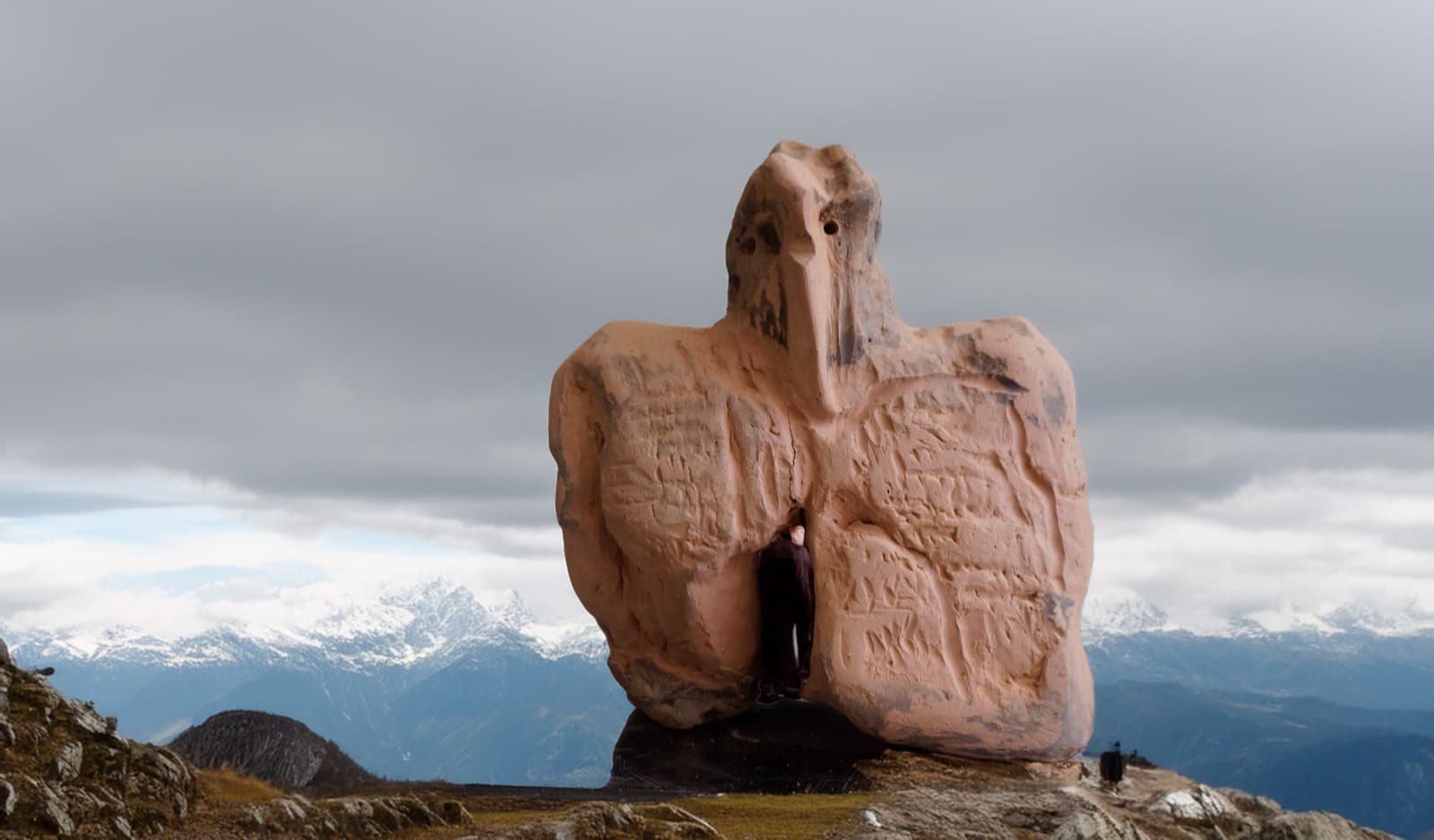 Artista baiana Elisabeth Rothers cria esculturas de cerâmica inspiradas no imperfeito