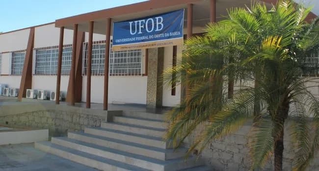 Ufob abre concurso para professores com salários de até R$ 14,4 mil na Bahia