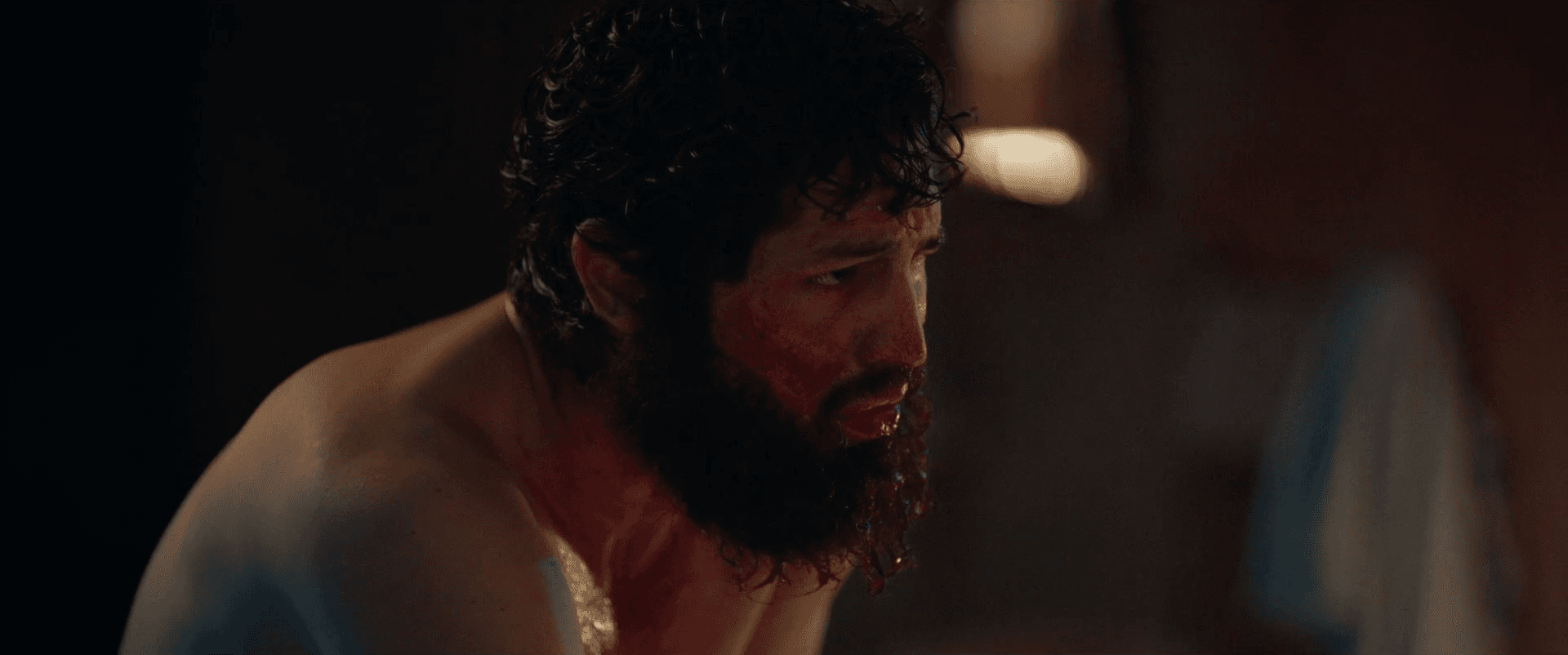 Filme 'Barba Ensopada de Sangue' explora violência masculina e suspense claustrofóbico