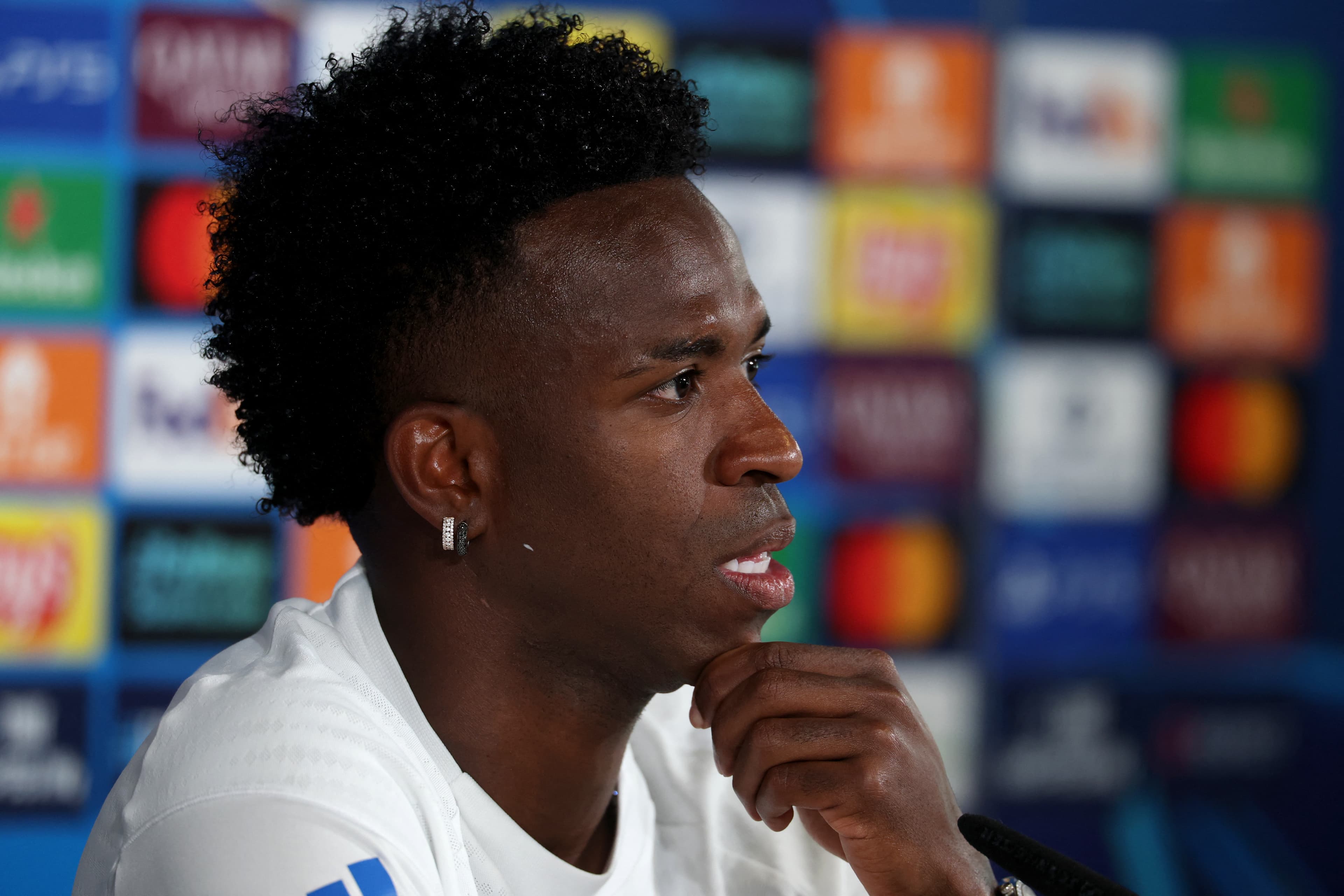 Vini Jr. se manifesta sobre caso de preconceito contra Lamine Yamal