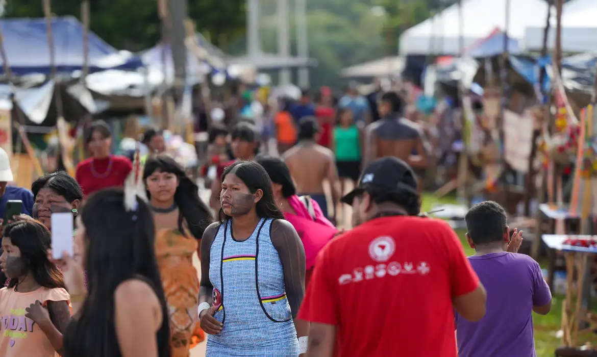 Indígenas baianos cobram demarcação de terras em acampamento em Brasília