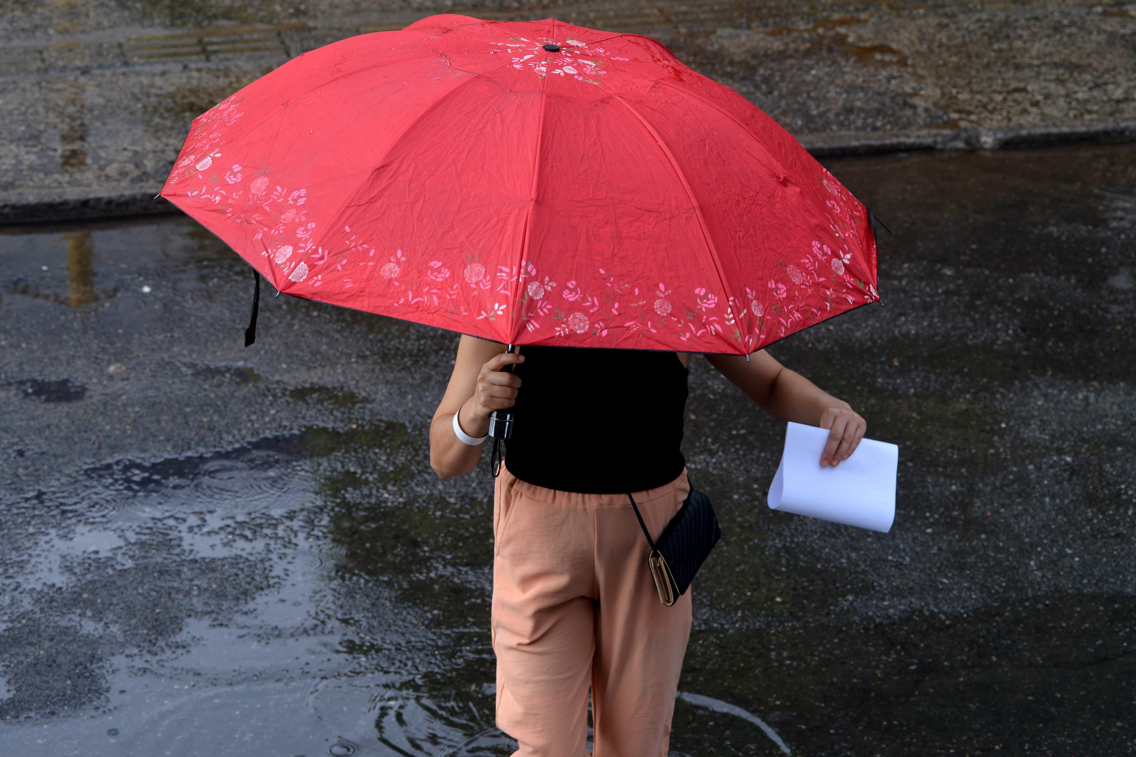 Ciclone extratropical impulsiona frente fria e gera alertas no Nordeste
