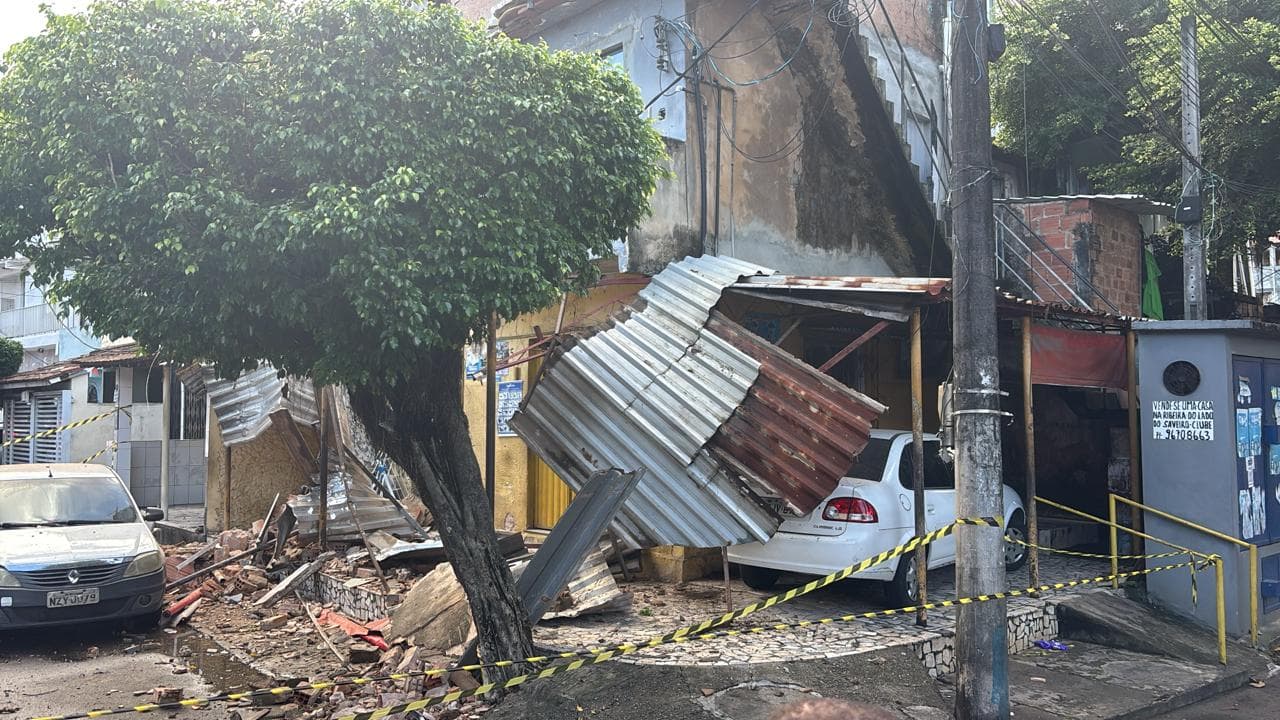 Desabamento de marquise na Ribeira deixa homem ferido em Salvador