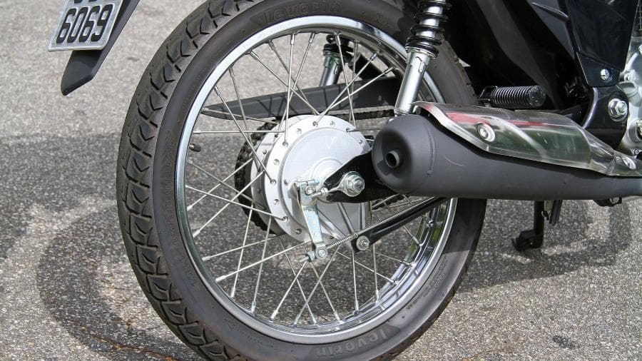 Motociclista morre em acidente com caminhão na BR-324 em Salvador