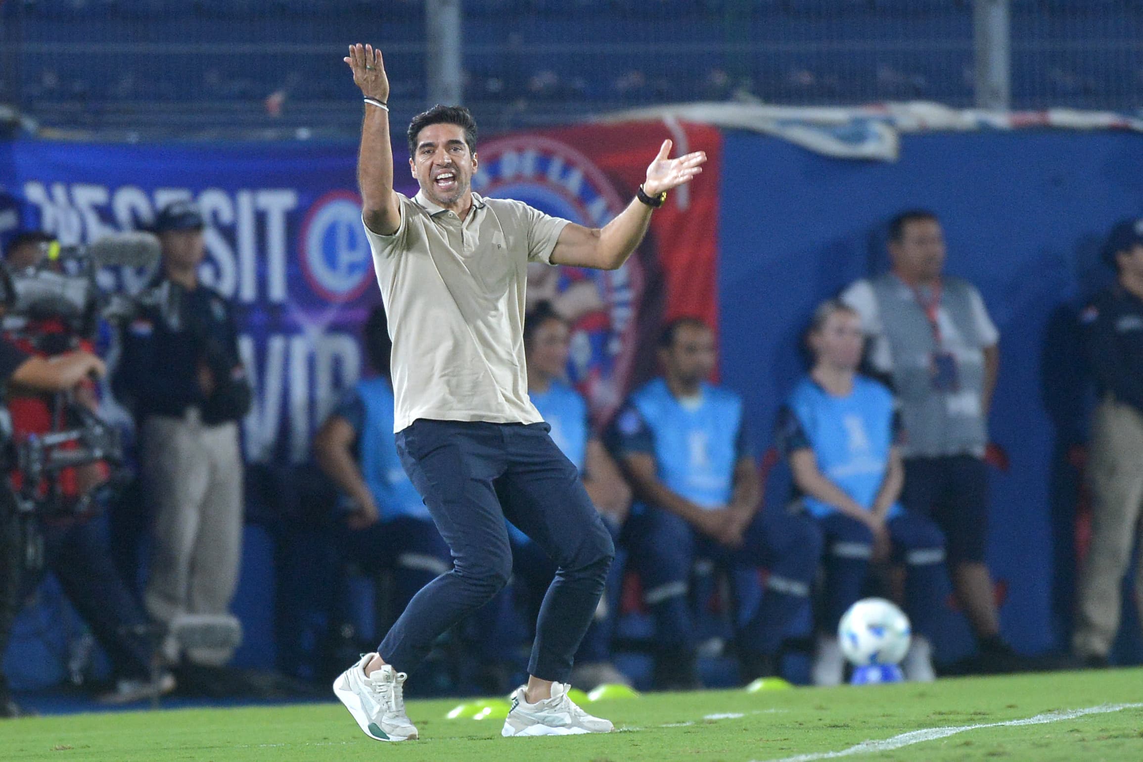 Abel Ferreira ironiza VAR da Conmebol após empate do Palmeiras na Libertadores