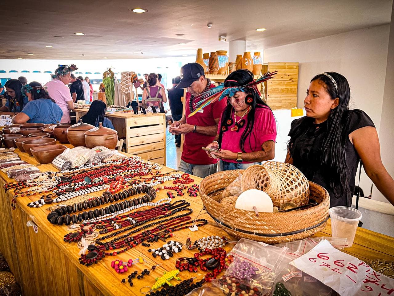 Arte de povos indígenas da Bahia é destaque em feira nacional em São Paulo
