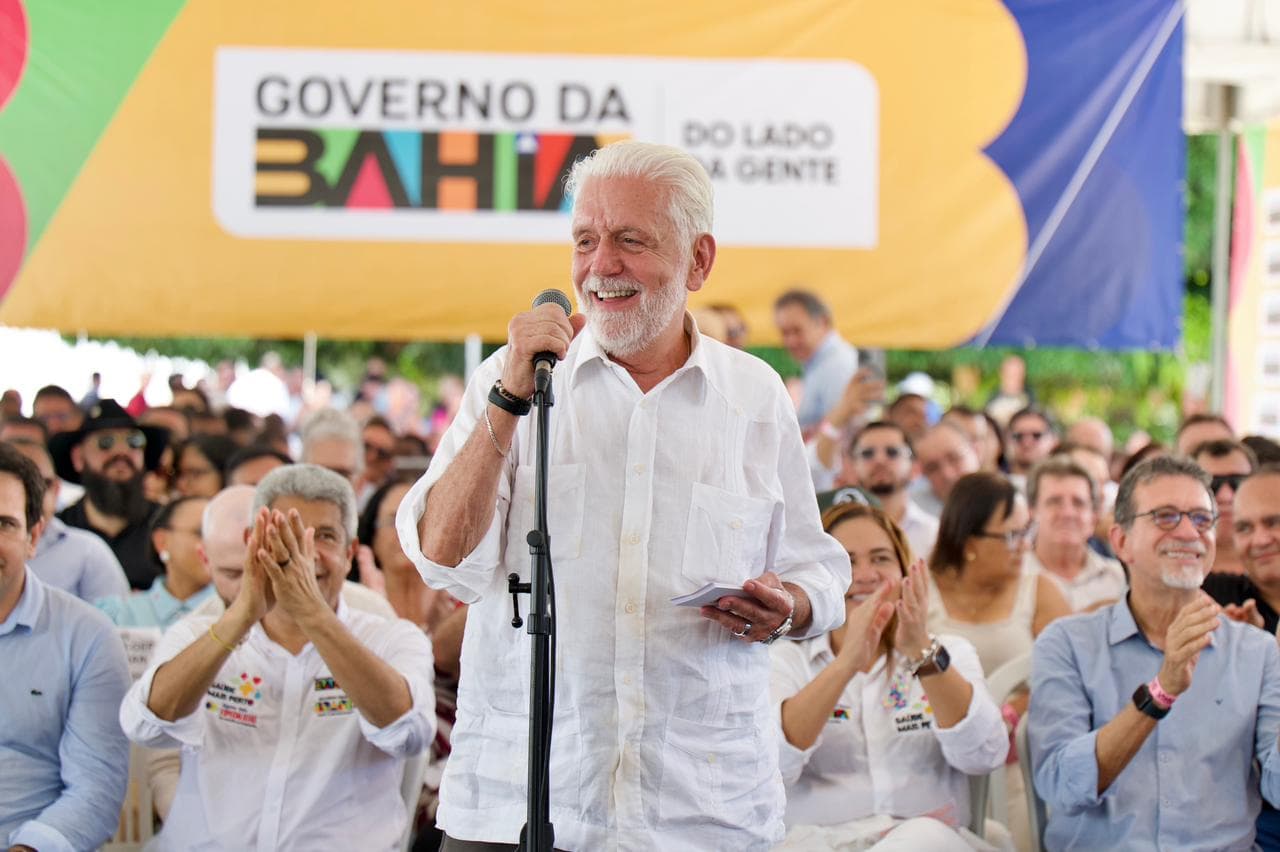Wagner desafia oposição e destaca investimentos em saúde na Bahia