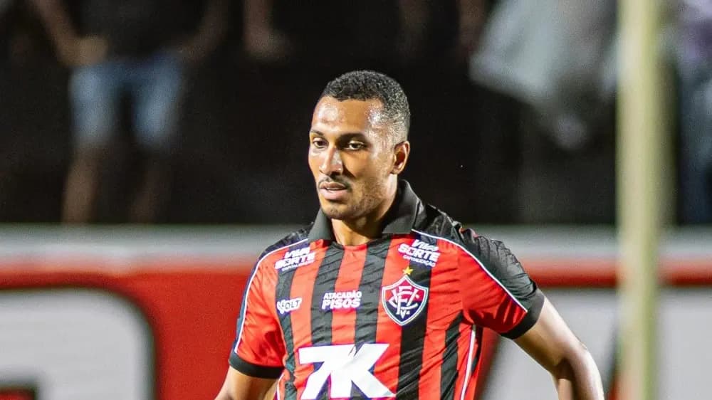 Lucas Braga interrompe carreira por problema cardíaco e projeta volta ao futebol