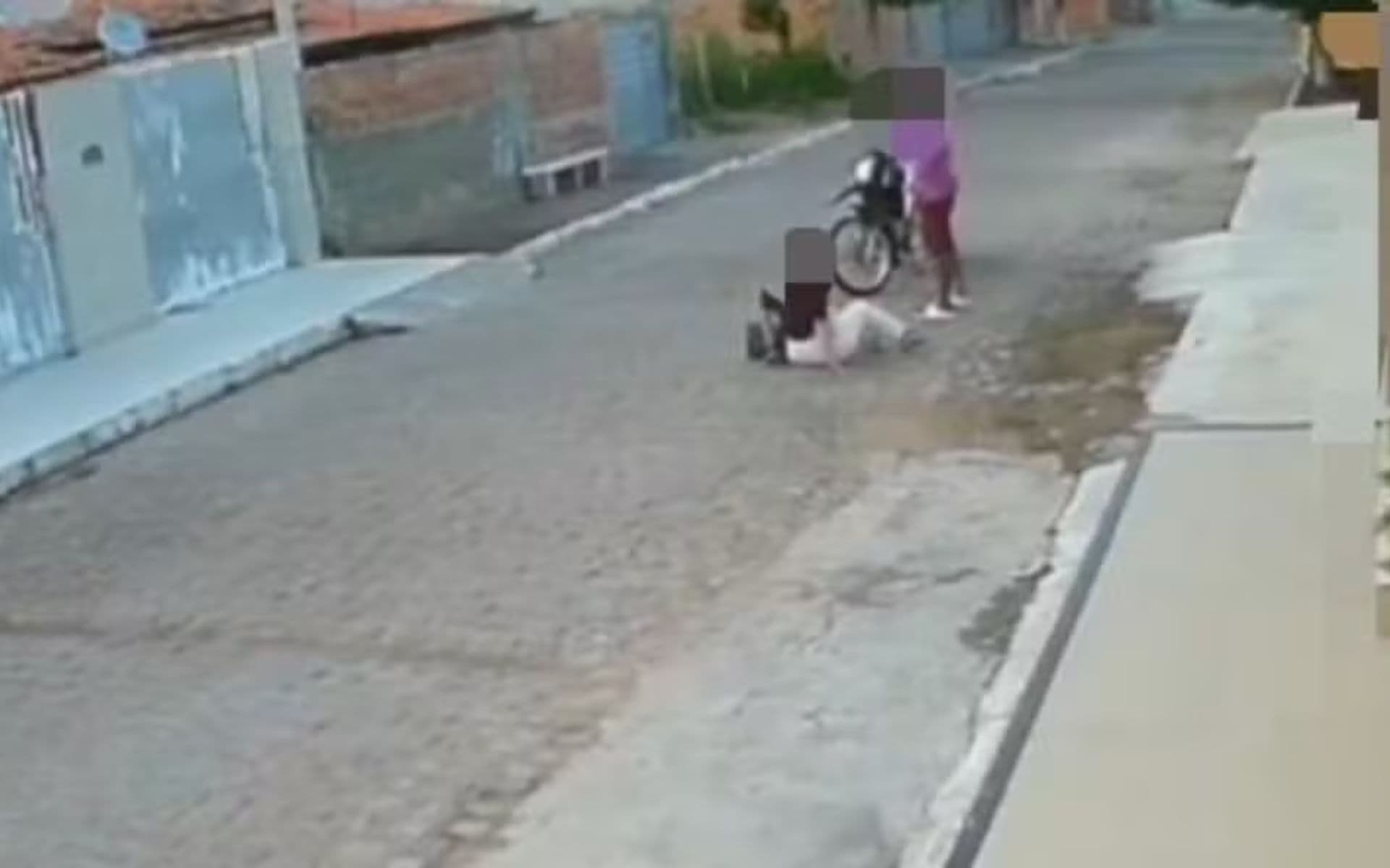 Mulher é agredida com tapas em via pública de Ipecaetá, Bahia