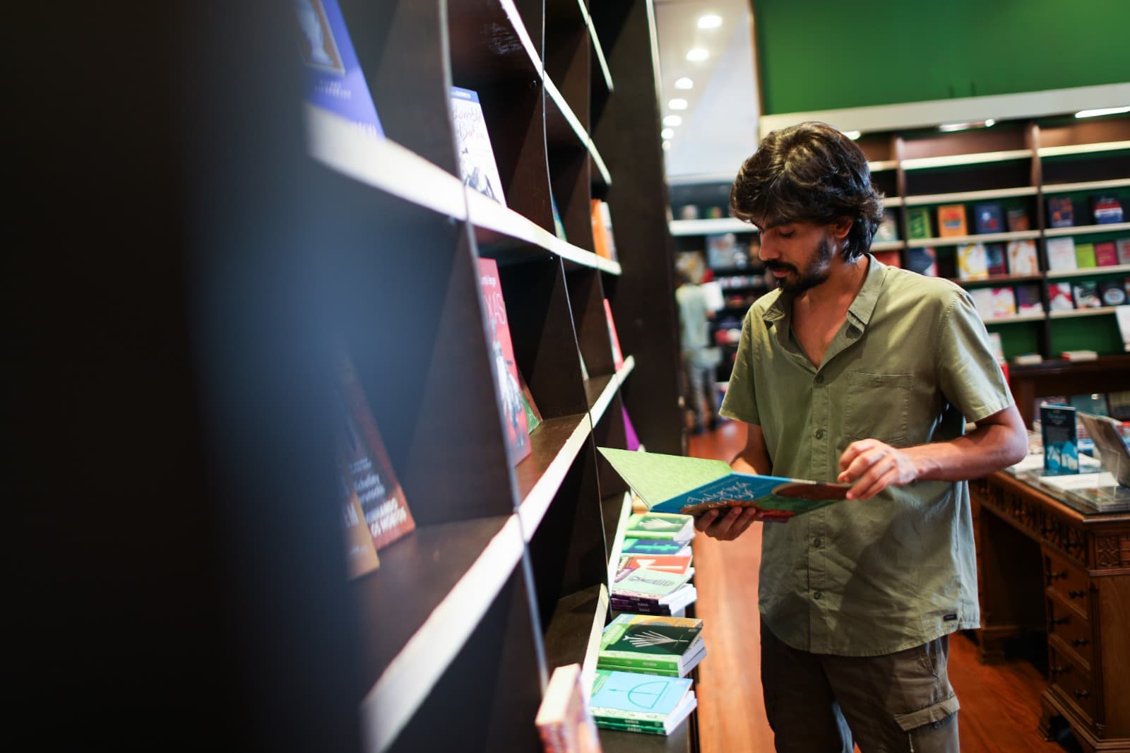 Pequenas editoras se unem em coletivo e ganham destaque na Bienal do Livro