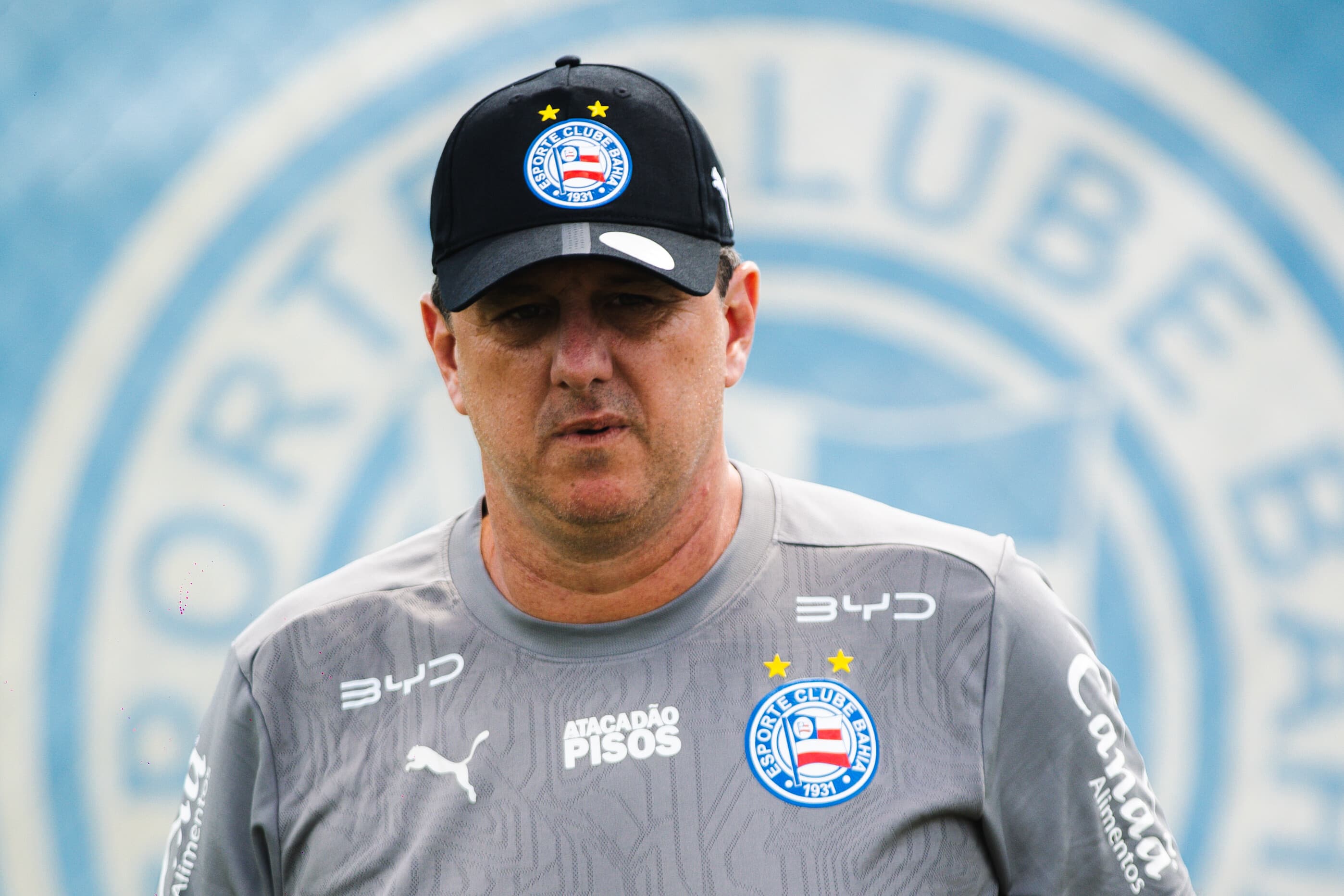 Bahia: Rogério Ceni é suspenso e Charles Hembert assume comando contra Flamengo