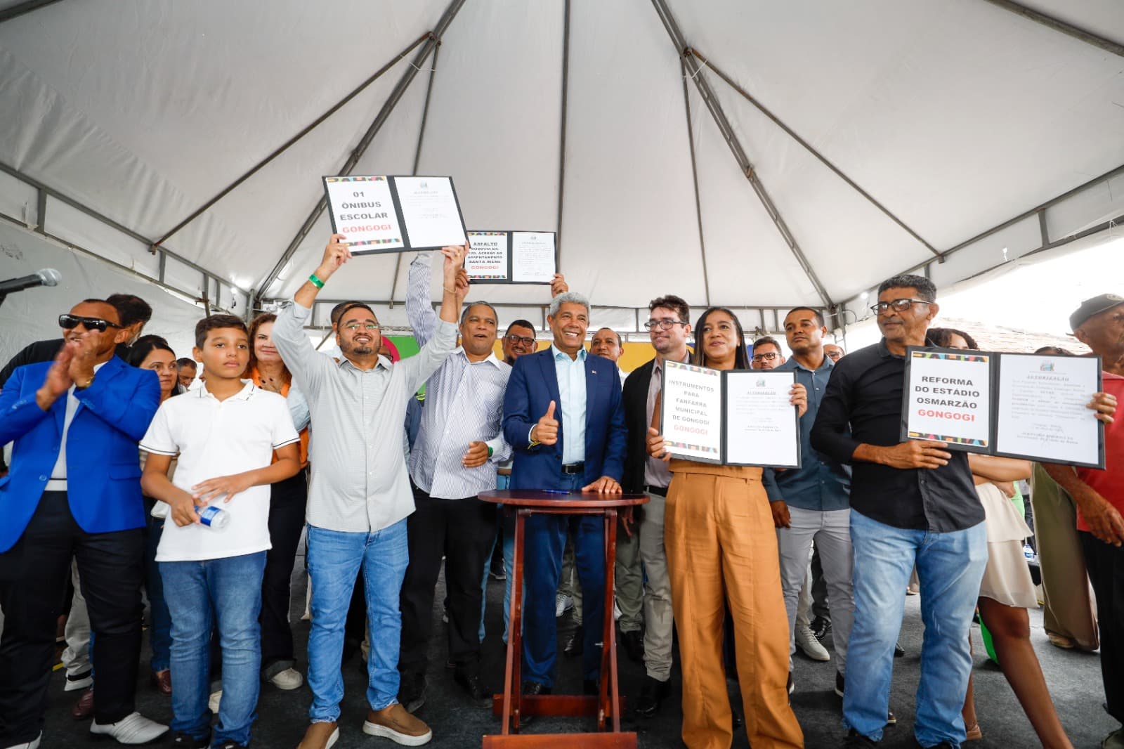 Jerônimo Rodrigues entrega unidade de frutas e autoriza obras em Gongogi, na Bahia