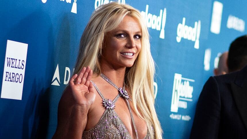 Britney Spears é internada voluntariamente para tratar vícios