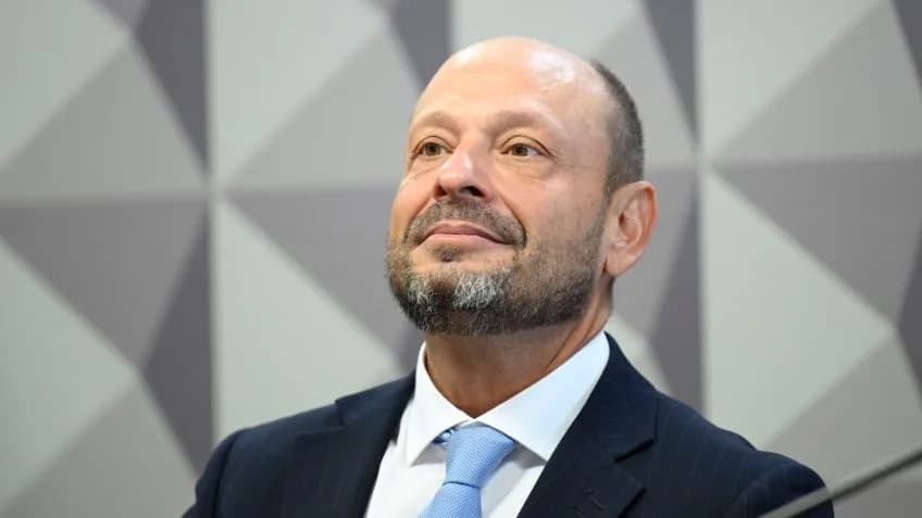 Lula demite presidente do INSS em meio à pressão por filas de espera