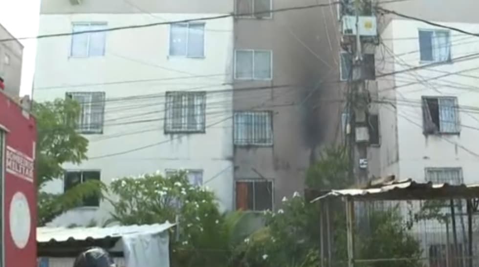 Incêndio atinge apartamento no Bosque das Bromélias, em Salvador