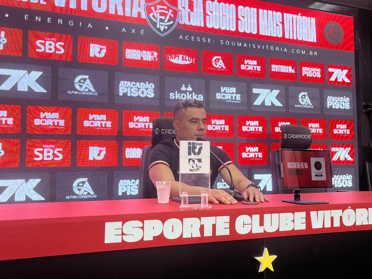 Jair Ventura, técnico do Vitória, avalia elenco para jogo da Copa do Nordeste