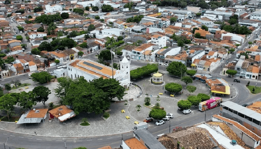 Santo Estêvão: 48 famílias recebem escrituras definitivas de imóveis na Bahia