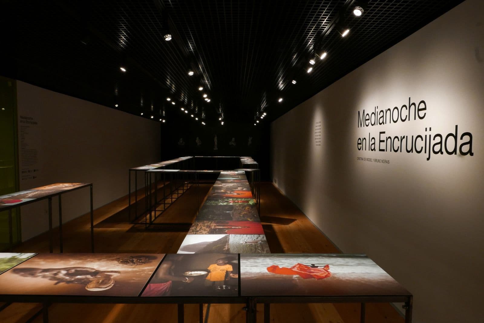 Exposição gratuita 'Meia-noite na Encruzilhada' chega a Salvador