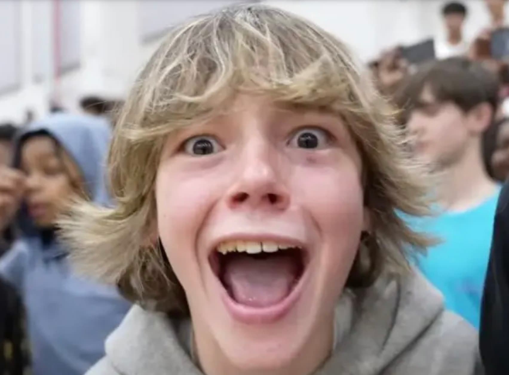 Meme 'six seven' viraliza nas redes e Google entra na brincadeira