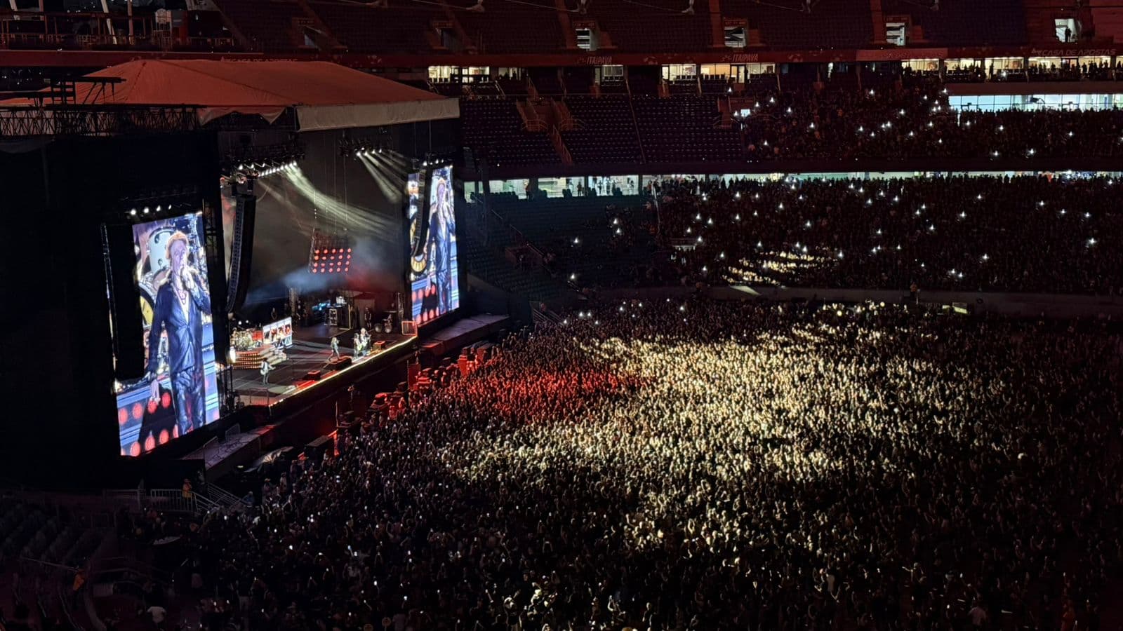 Guns N' Roses reúne 40 mil pessoas em Salvador e expõe demanda por rock