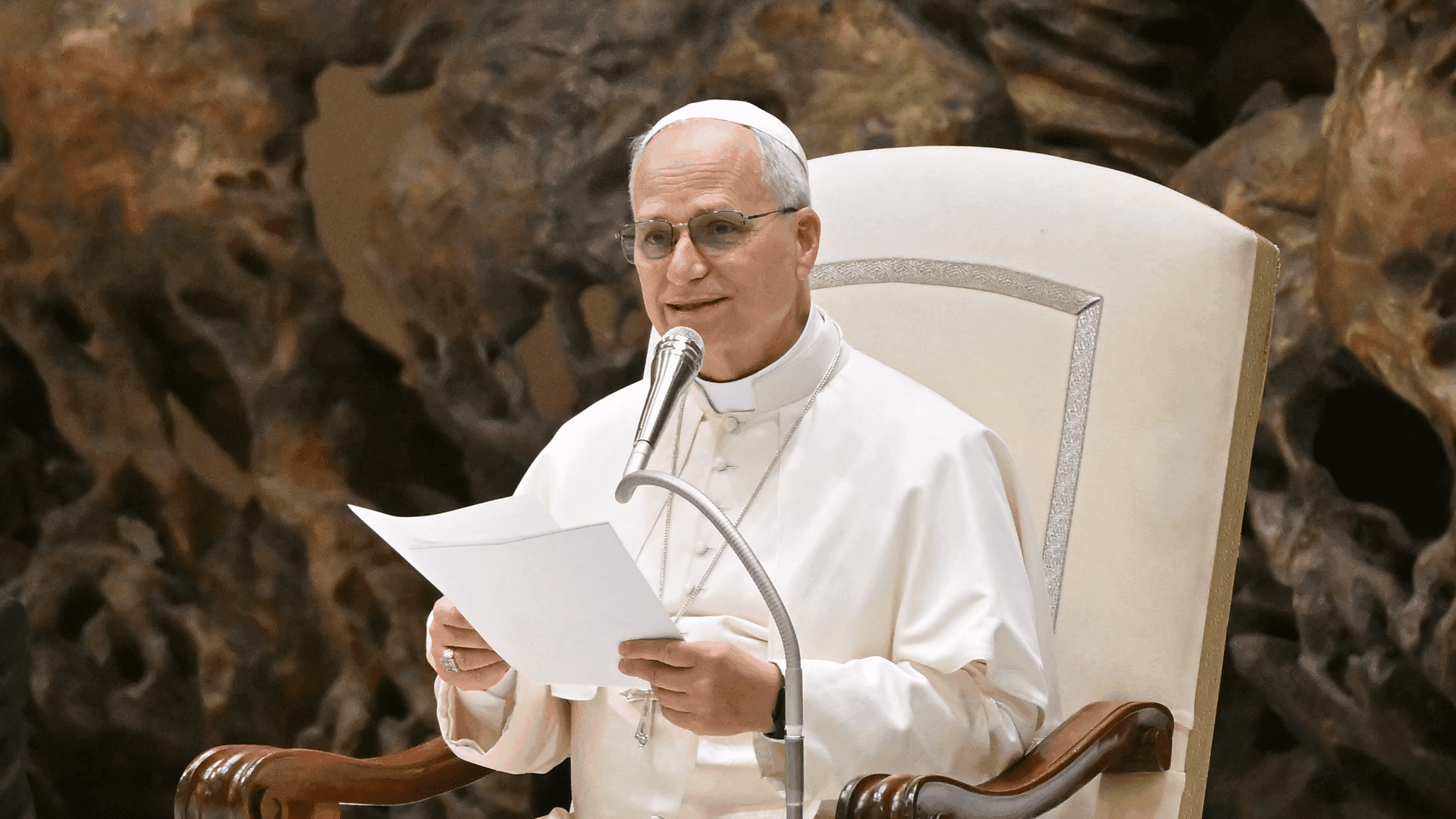 Papa Leão XIV condena uso da religião para justificar guerras e violência