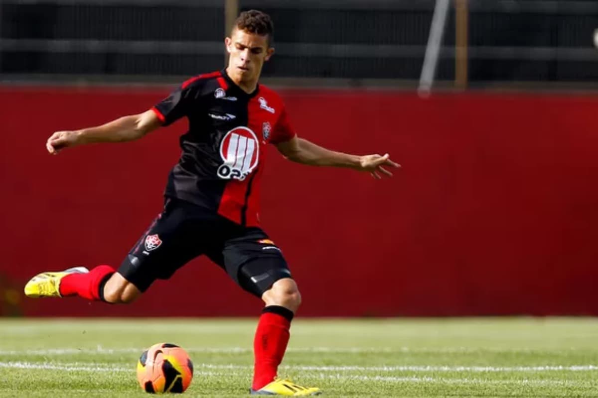 Gabriel Paulista reencontra Vitória no Barradão após 11 anos na Europa