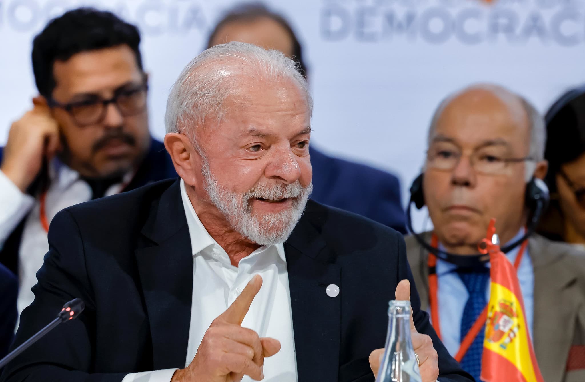 Lula critica guerras e gastos militares em fórum na Europa