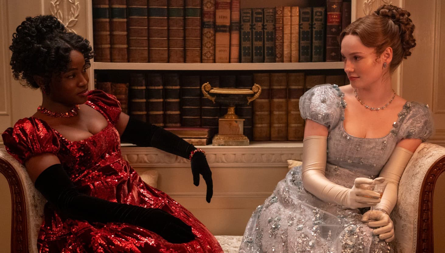 Bridgerton: autora Julia Quinn comenta mudança de Michael para Michaela na série