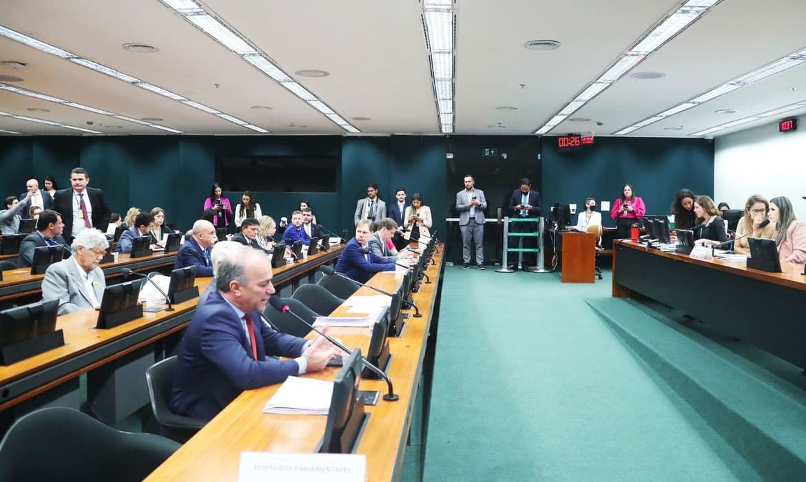 PEC fim 6x1: Câmara vota proposta que altera jornada de trabalho nesta quarta (22)