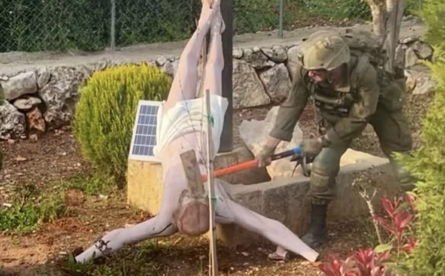 Soldado israelense vandaliza estátua de Jesus no Líbano e é detido