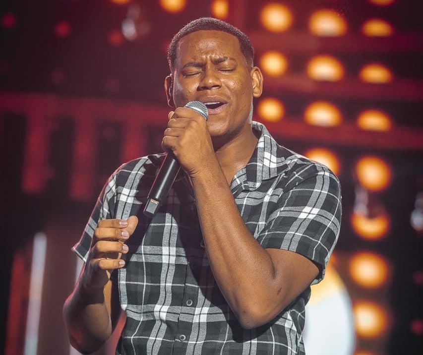 Netto Brito: Integrante da banda sofre choque elétrico em show na Bahia