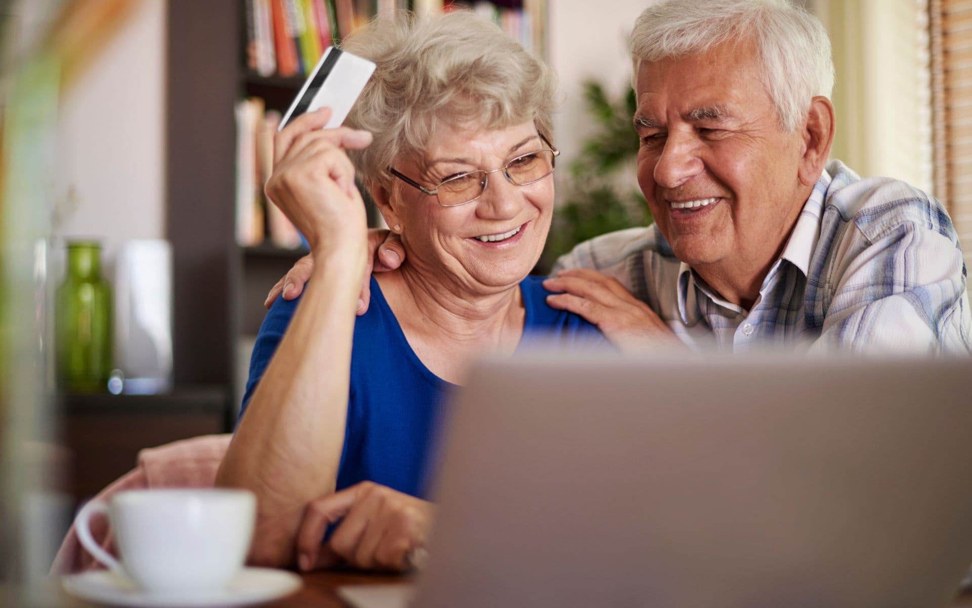 Câmara aprova rede nacional para proteção de idosos contra golpes financeiros