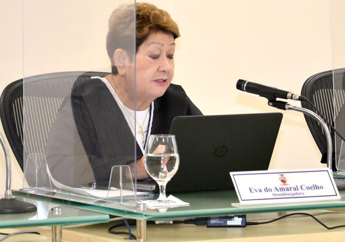 Juíza critica corte de benefícios e fala em 'escravidão' no Judiciário