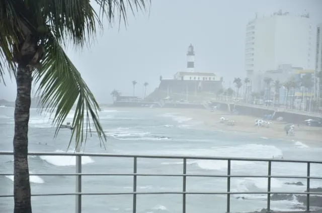Chuvas intensas: Salvador e 104 cidades da Bahia ficam sob alerta do Inmet