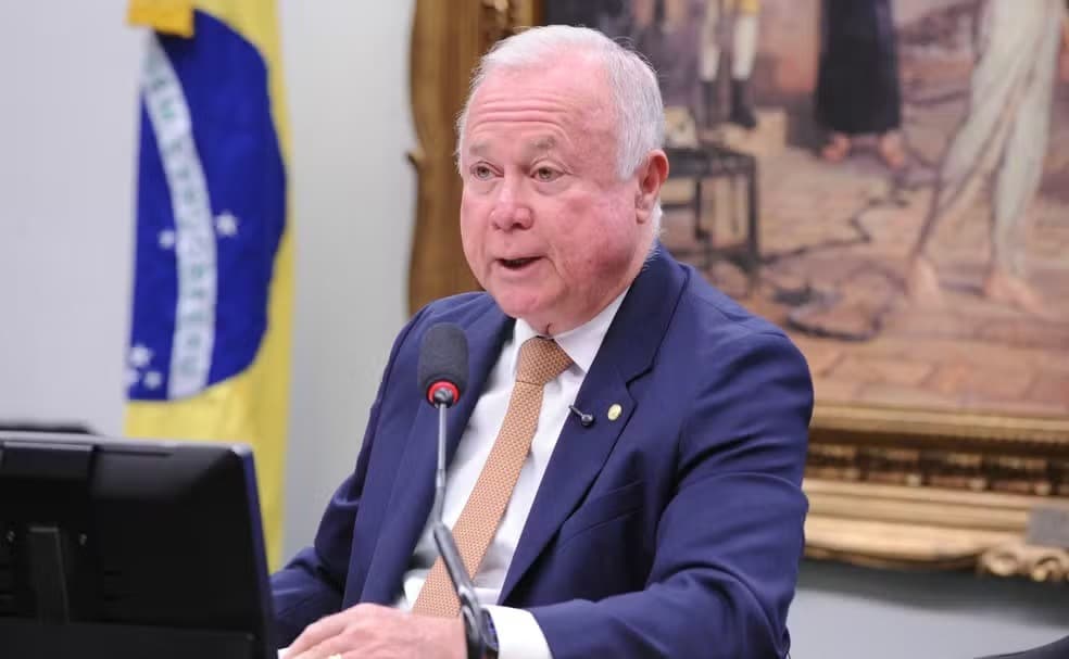 CCJ da Câmara vota fim da escala 6x1 e avanço de PECs