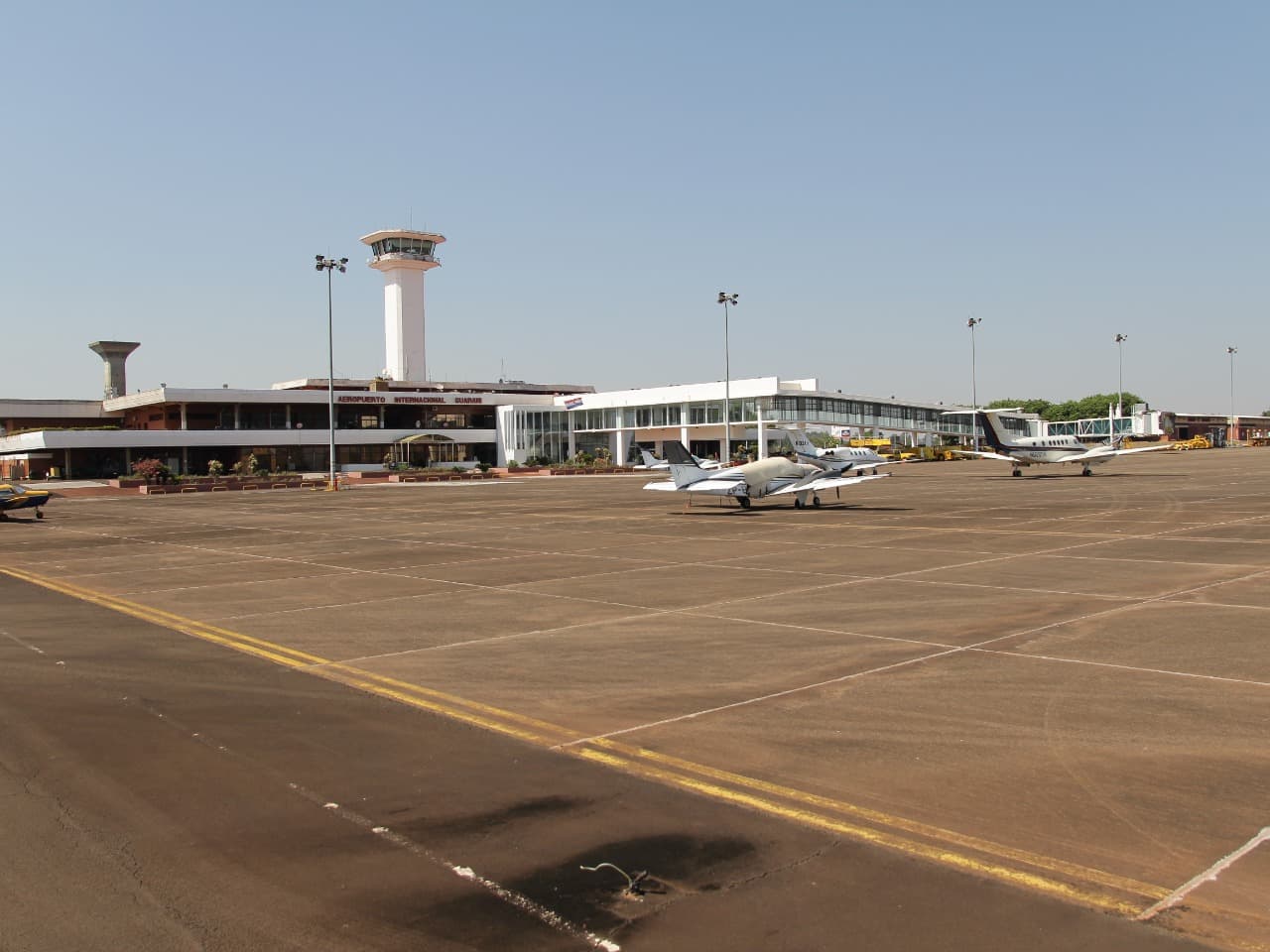 Avião cai no Paraguai com R$ 15 milhões e moradores saqueiam dinheiro