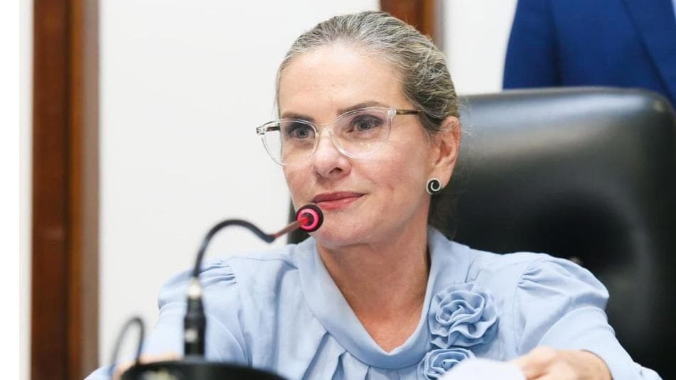 Ivana Bastos, presidente da ALBA, detalha ações legislativas em podcast