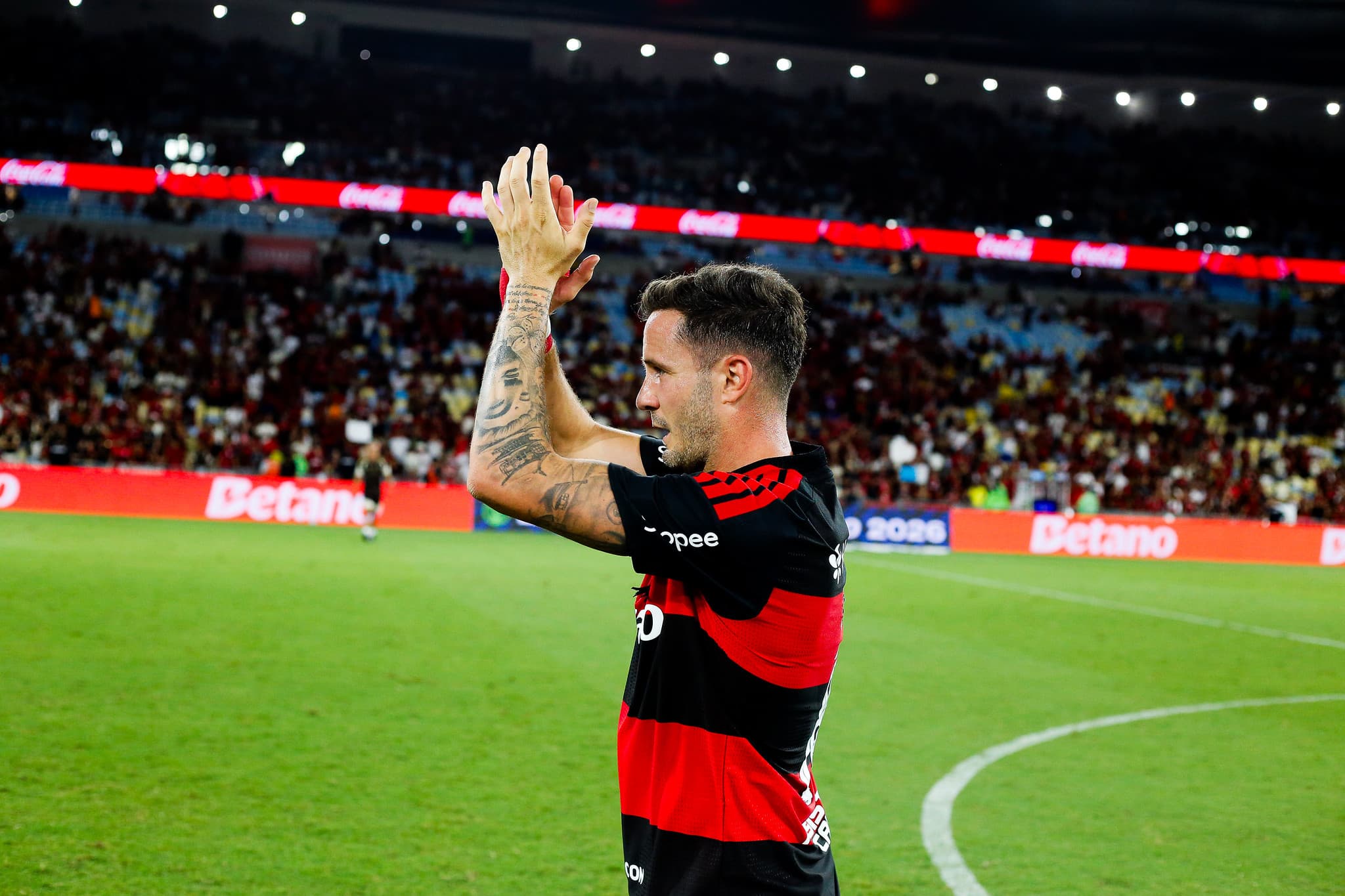 Arbitragem de Flamengo x Vitória gera polêmica na Copa do Brasil