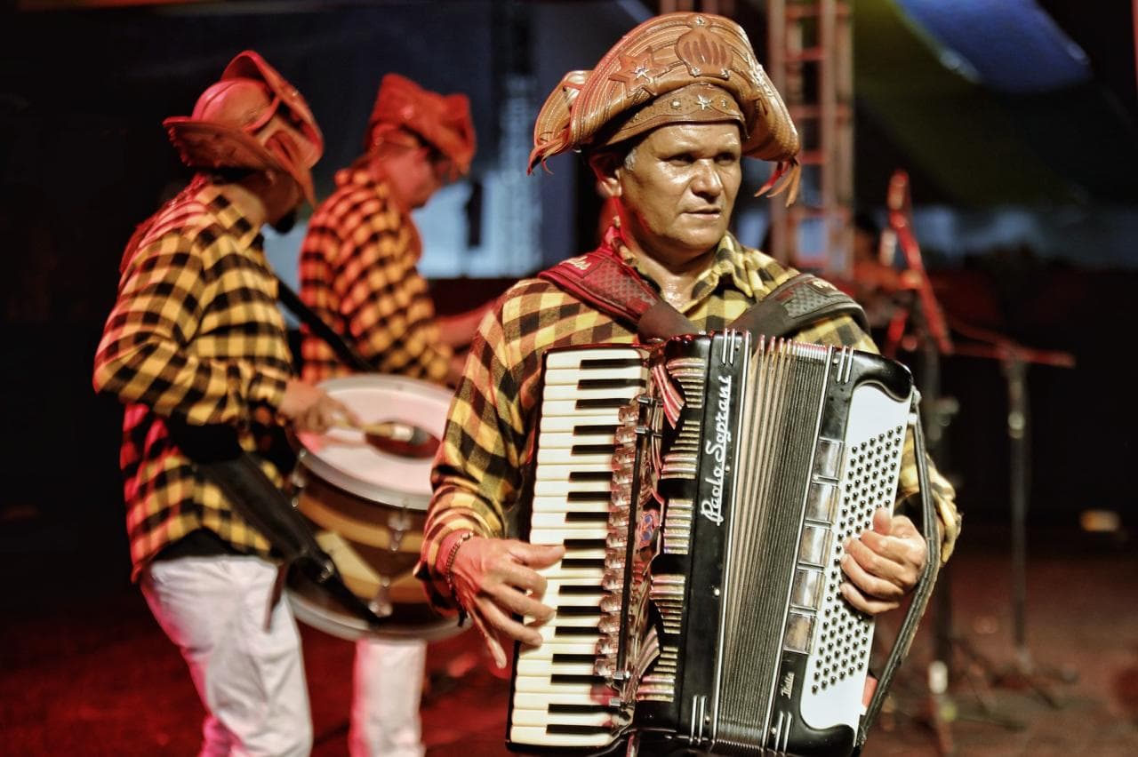 Forró e piseiro: forrozeiro Del Feliz explica diferença entre os ritmos