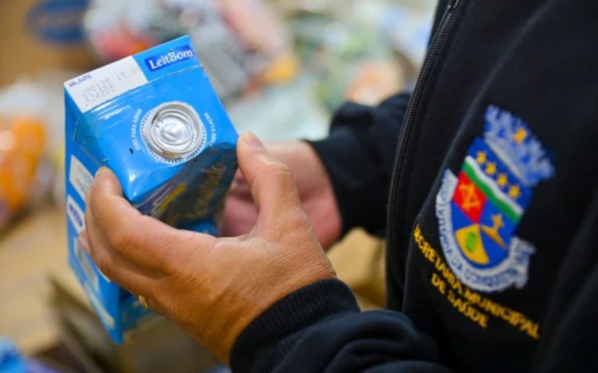 Supermercado é interditado com 1,8 tonelada de alimentos vencidos em Conquista