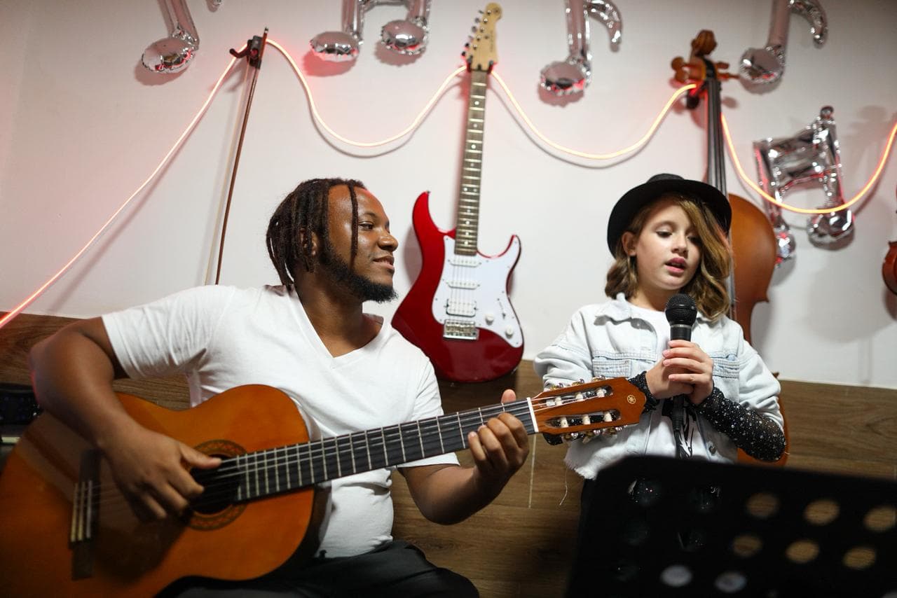 Legado de Michael Jackson é mantido por fãs de todas as idades na Bahia