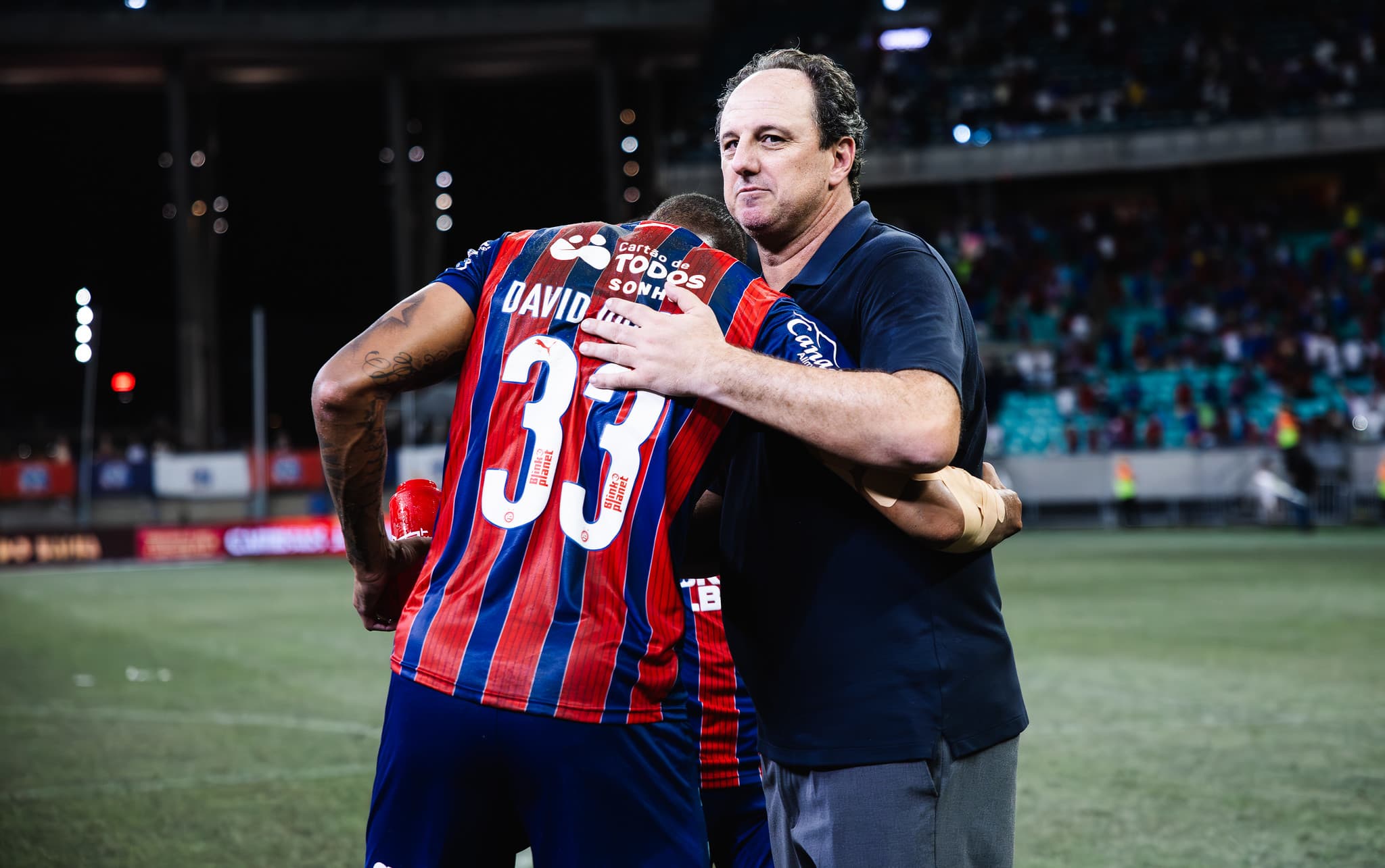 STJD reduz pena de David Duarte, mas zagueiro desfalca Bahia contra o Santos