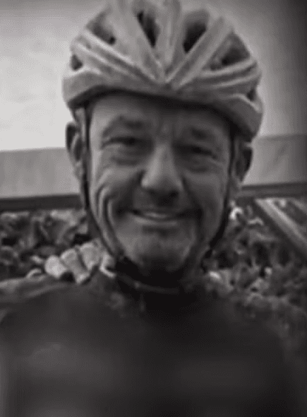 Ciclista morre atropelado por veículo dos Correios na BA-001 em Porto Seguro