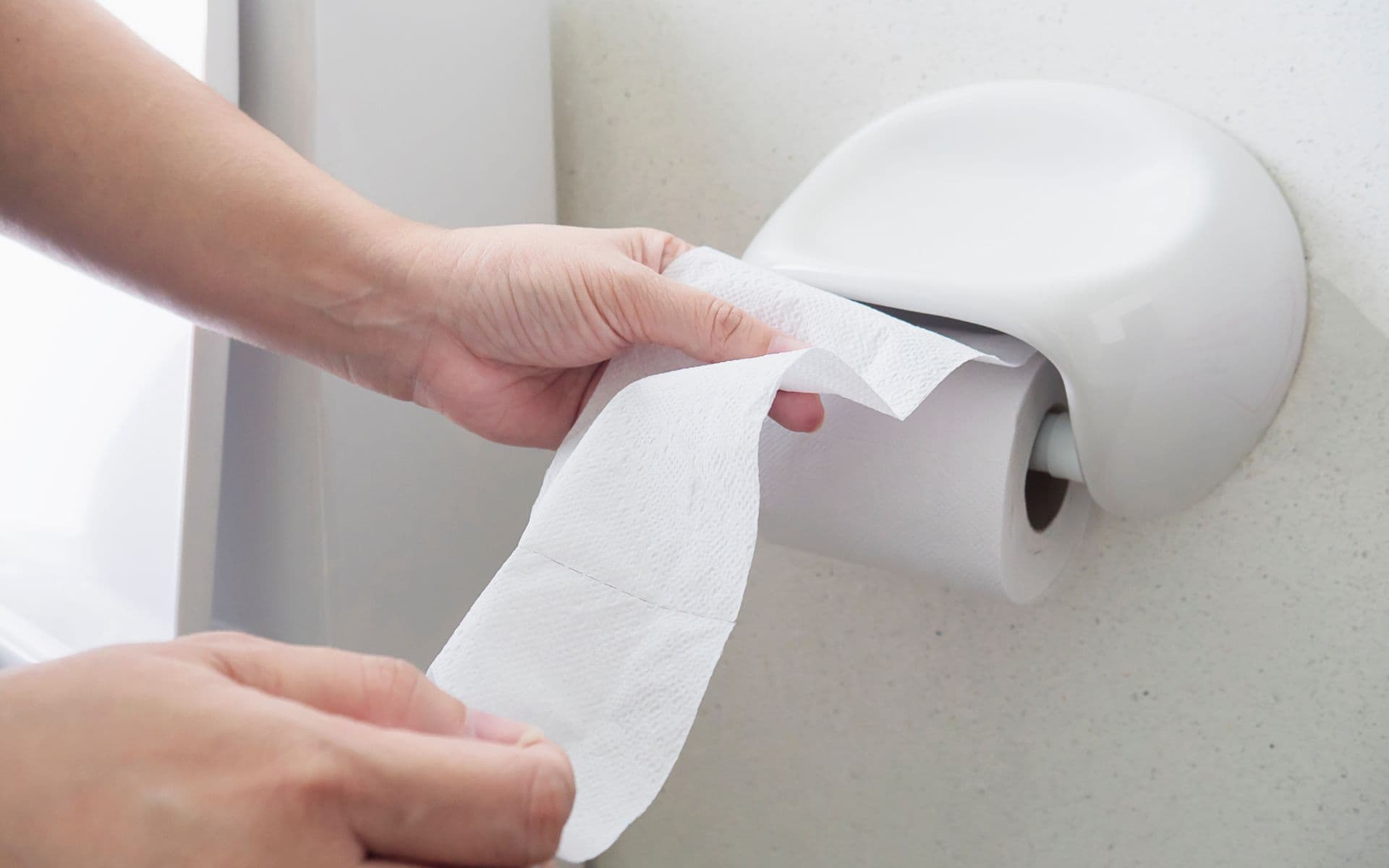 Tecnologia de washlets promete reduzir uso de papel higiênico no Brasil