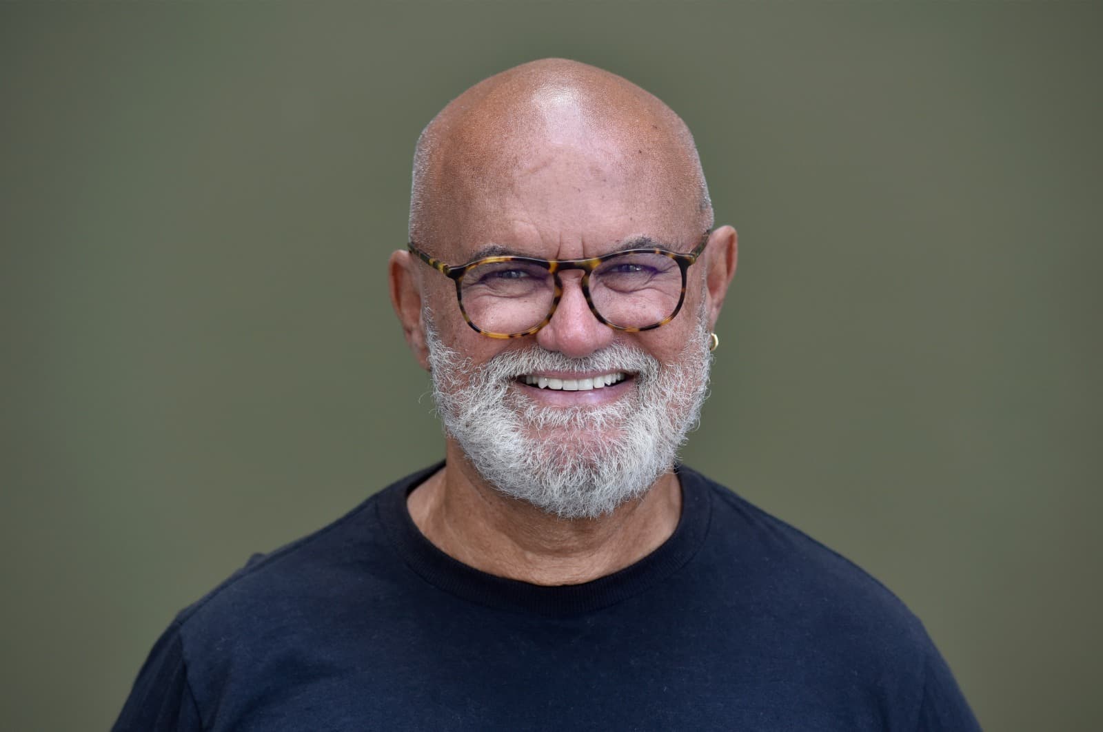 Quadrilha de animais liderada por cão rouba carnes de feijoada em Imbassahy