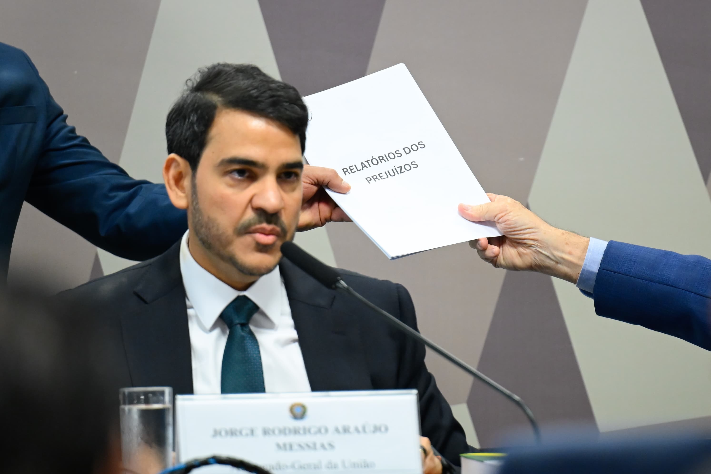 Jorge Messias se declara contra o aborto em sabatina para o STF